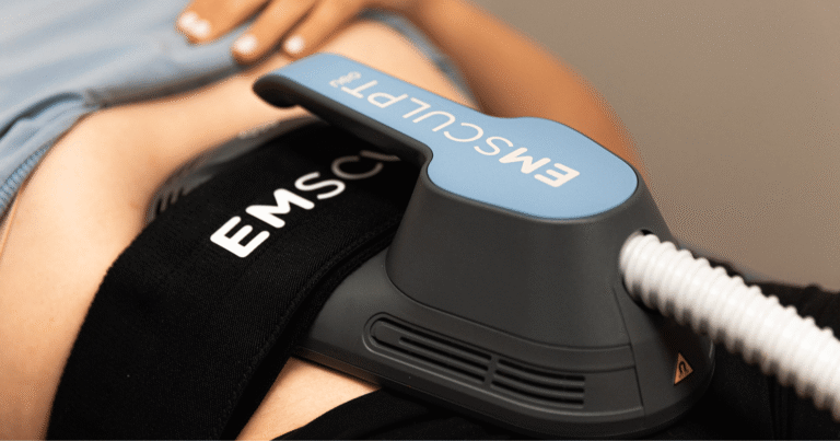 Patient receives an EMSCULPT NEO treatment on her abdomen.